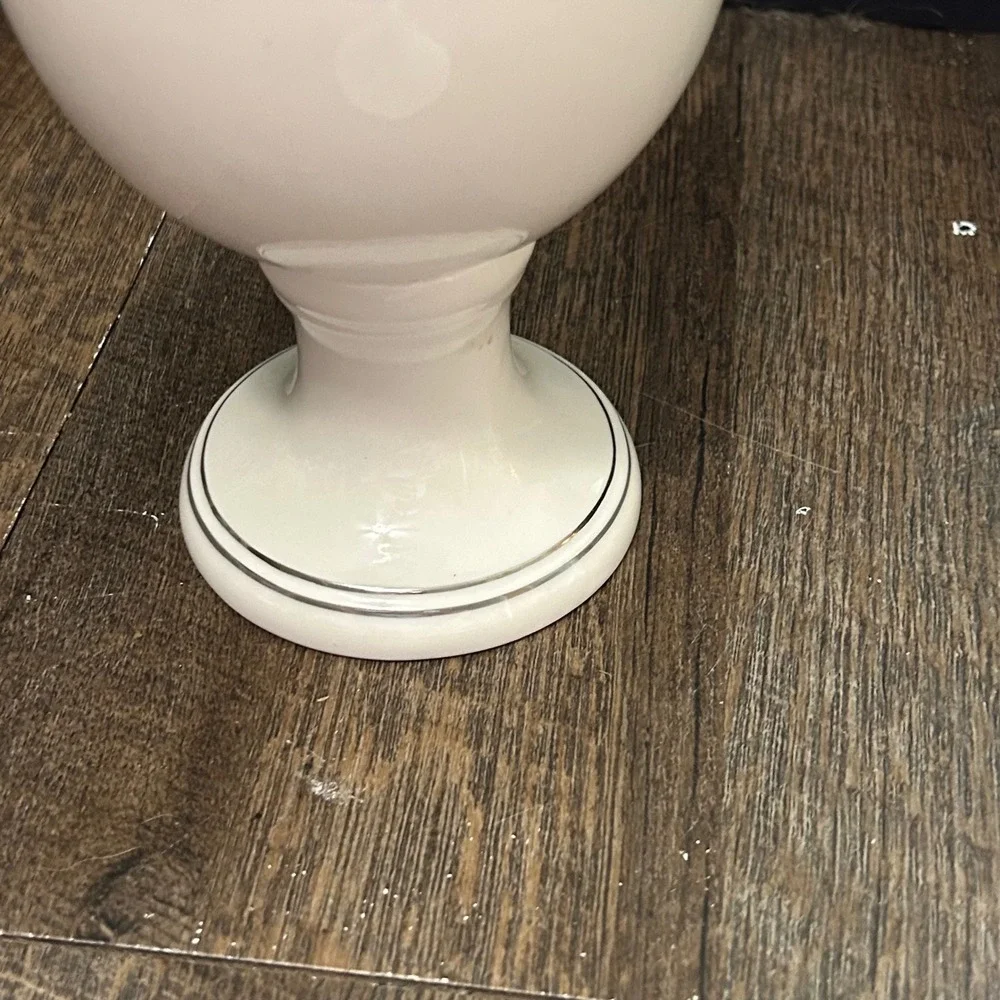 Kassatex New York Le Bain Paris White Ceramic Pedestal Bathroom Canister Jar